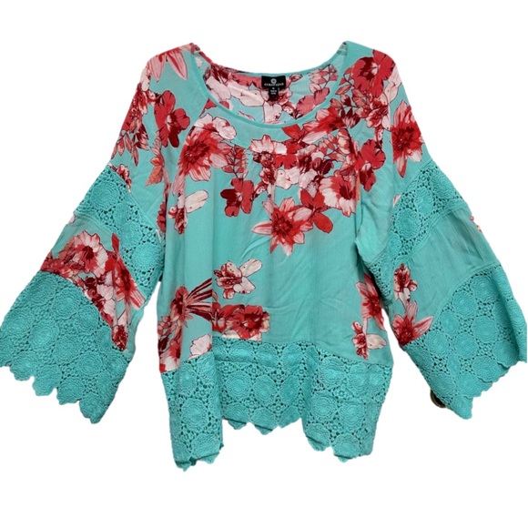 curations Tops - Retro Hobo Hippie Crotchet & Lace Top